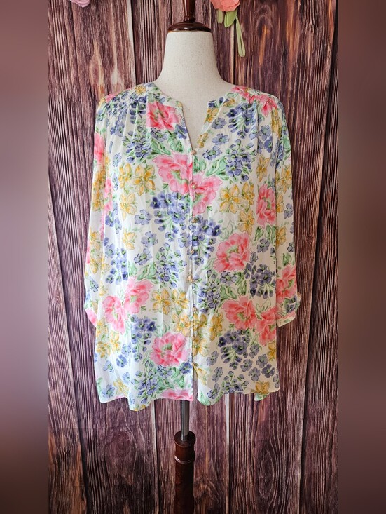 Rose & Olive Tops - NWT Rose & Olive Georgette Button Front Floral Top Plus Size 1X
